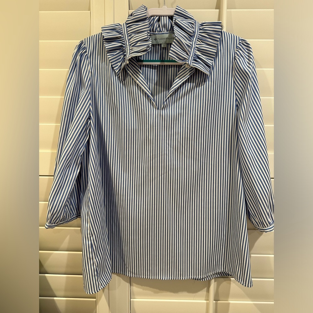 Tuckernuck size Large. NWOT